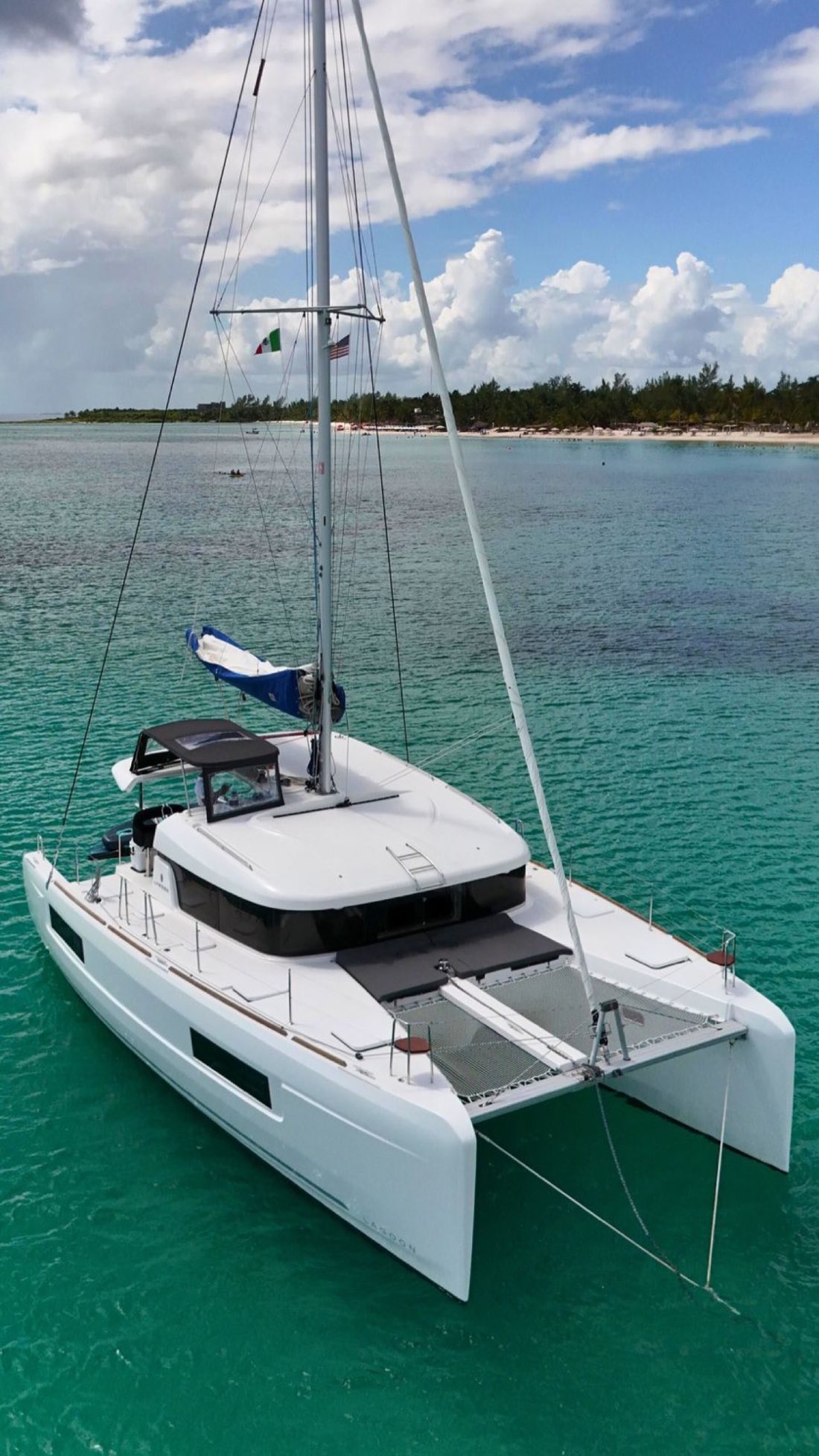 Catamarán Blue Iris