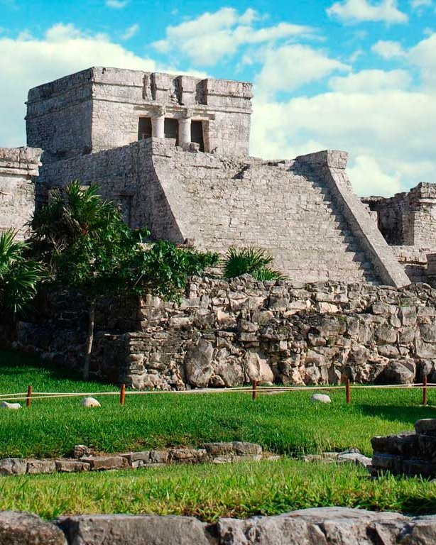 El Castillo, the main temple of the Tulum ruins