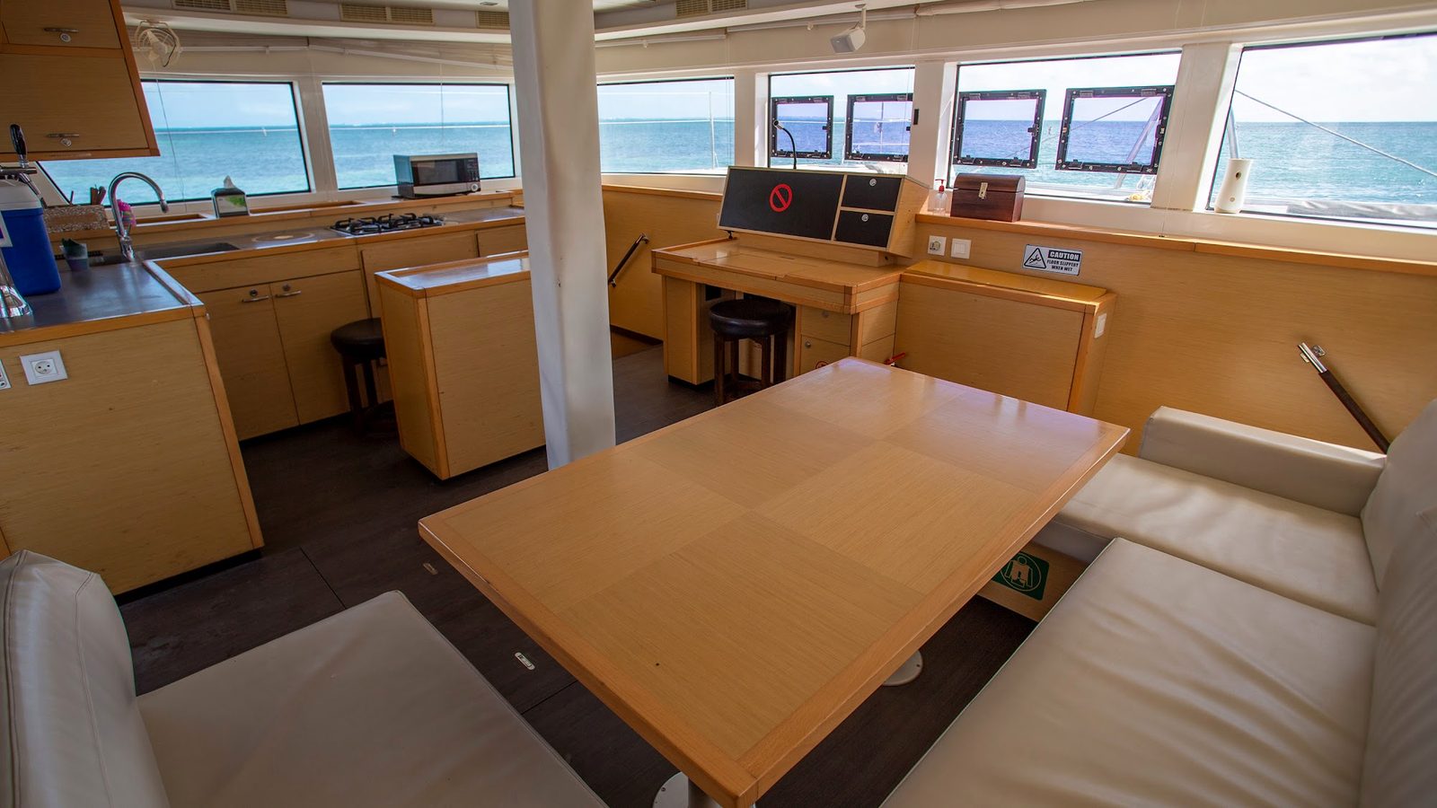 The salon table with windows to the sea all around