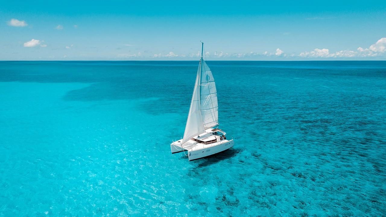 Candela: sailing catamaran 40 ft, Cozumel