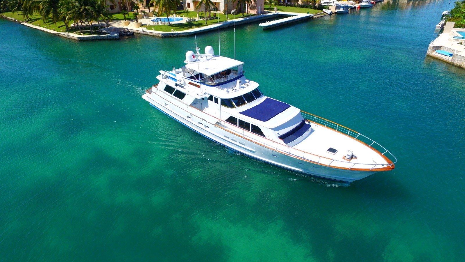 Pura Vida moving through the marina channel