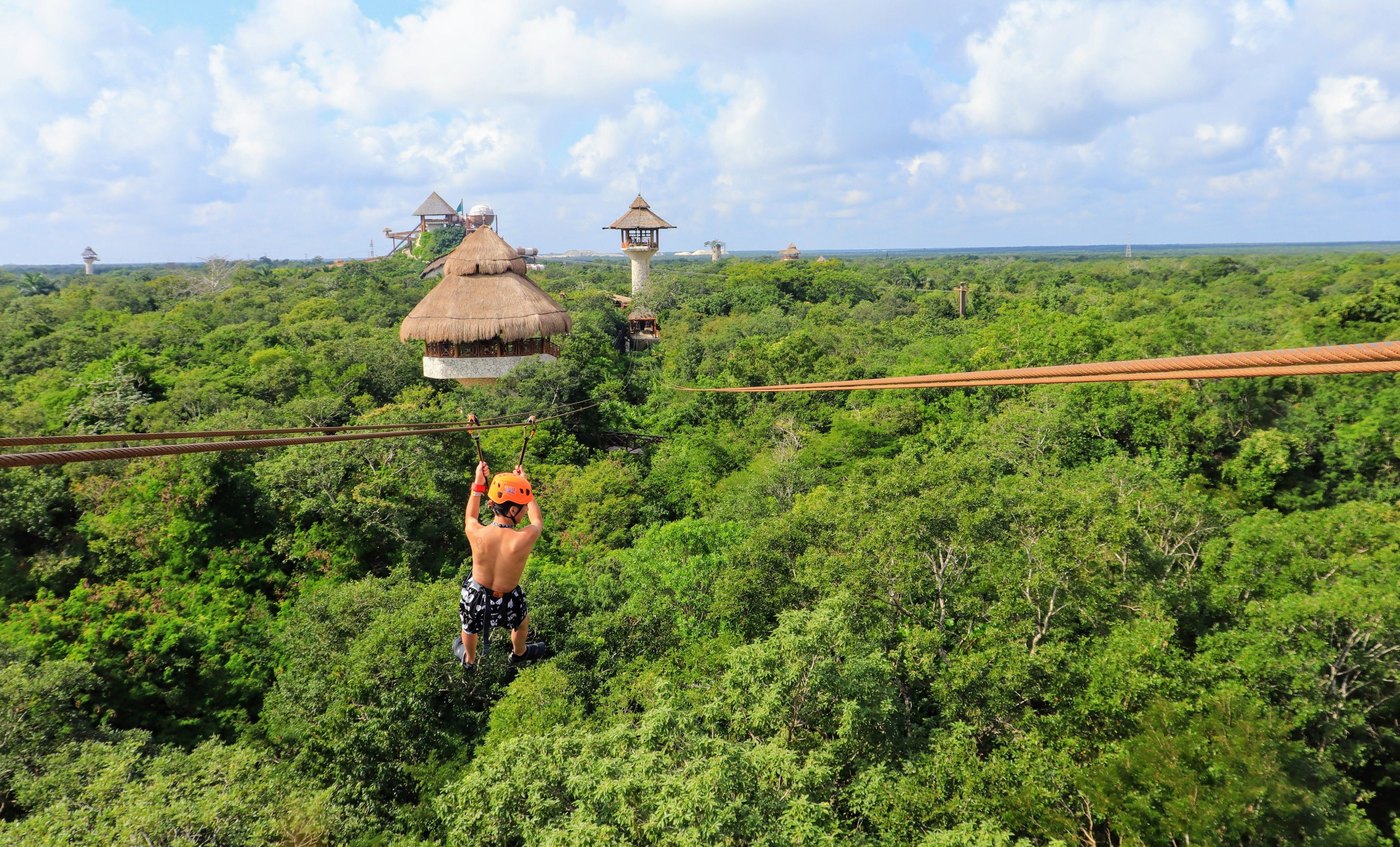 Tirolesa sobre la selva