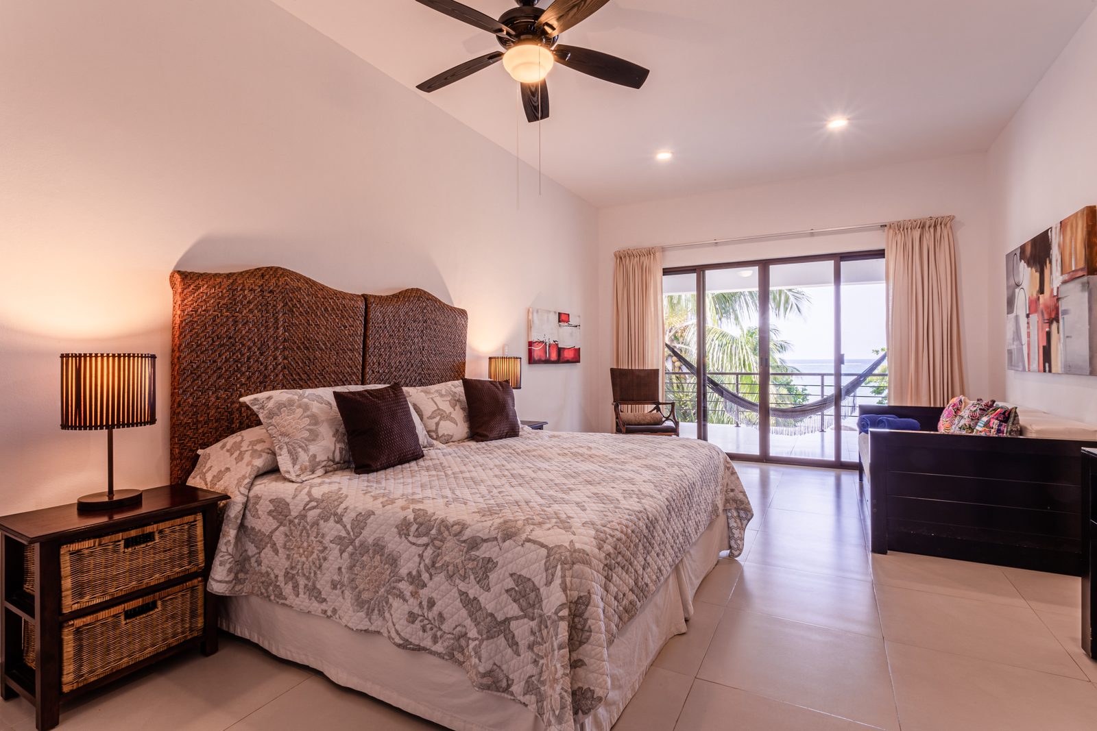 King bedroom with a balcony