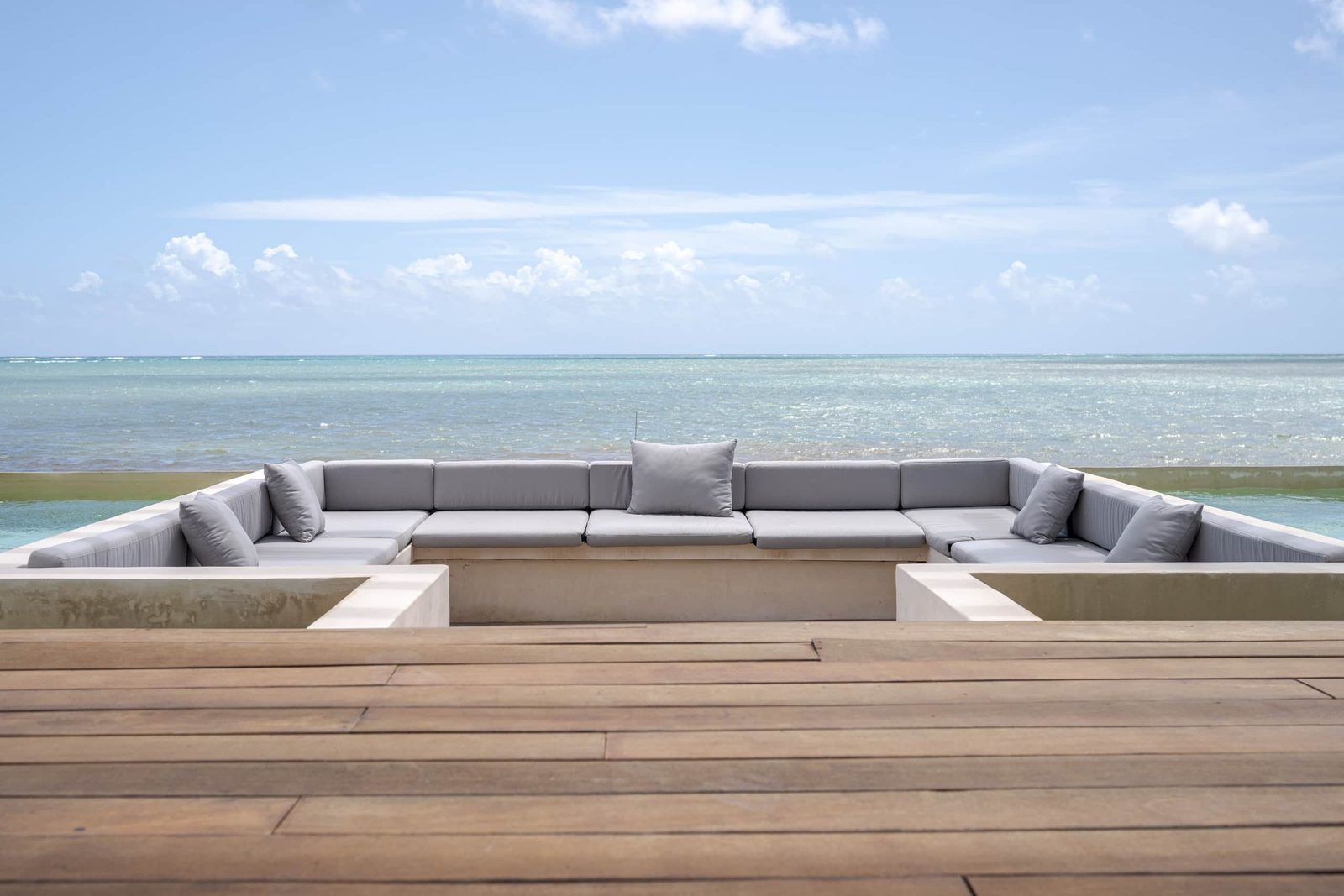 Sunken lounge on the deck, facing the sea
