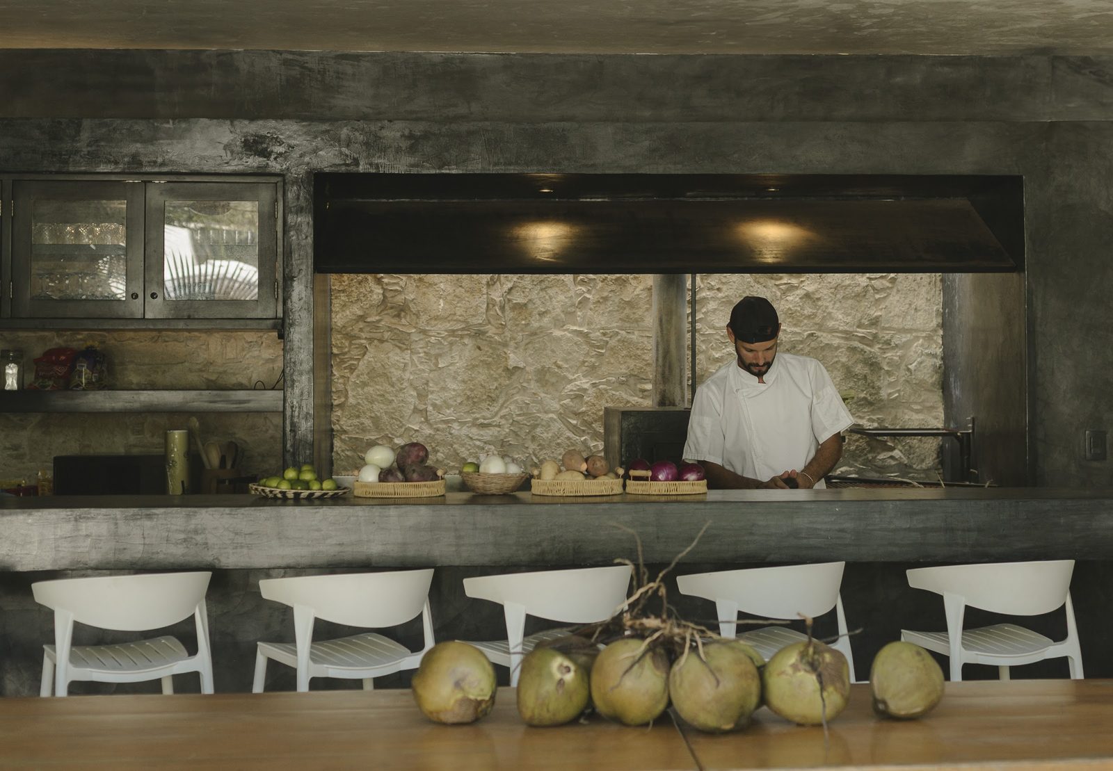 The chef kitchen with its bar and stools