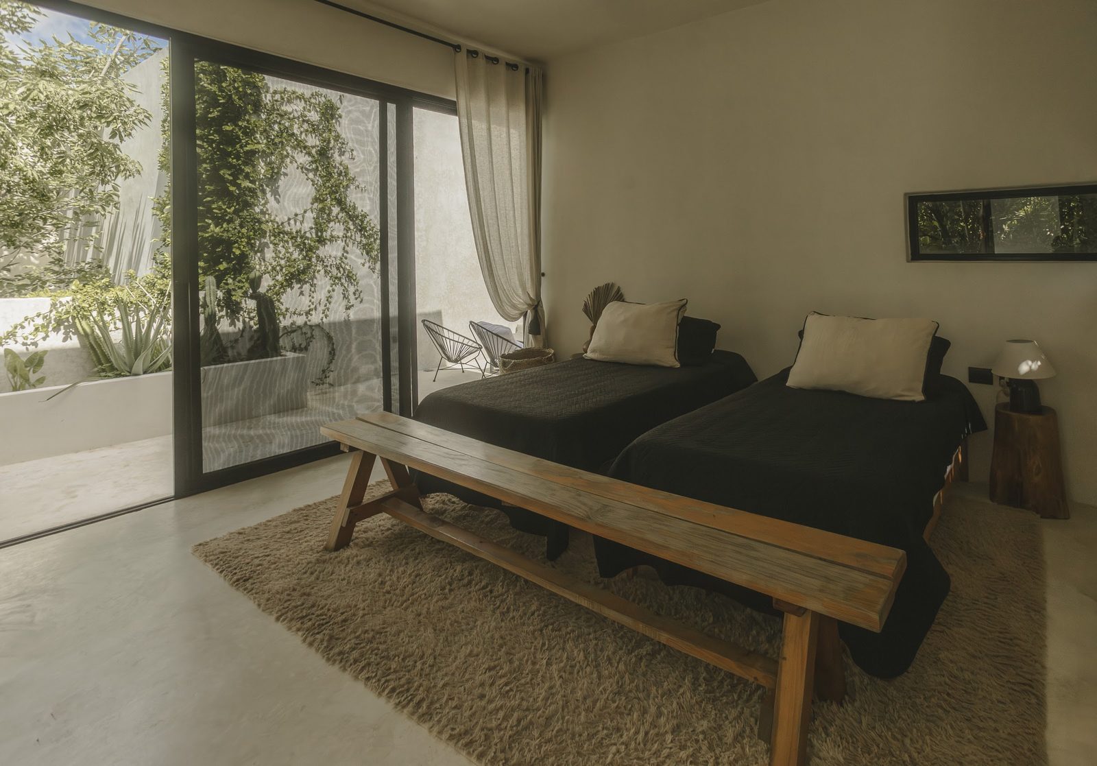 A bedroom in its twin layout, opening to the garden