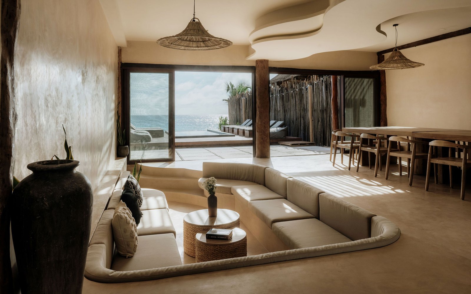 Sala y comedor frente al mar