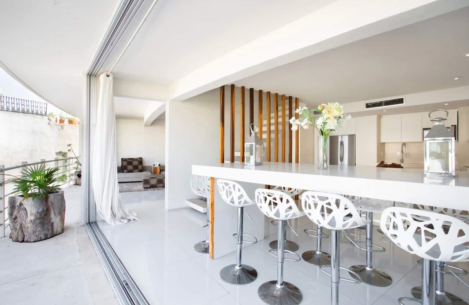 Kitchen with a breakfast bar