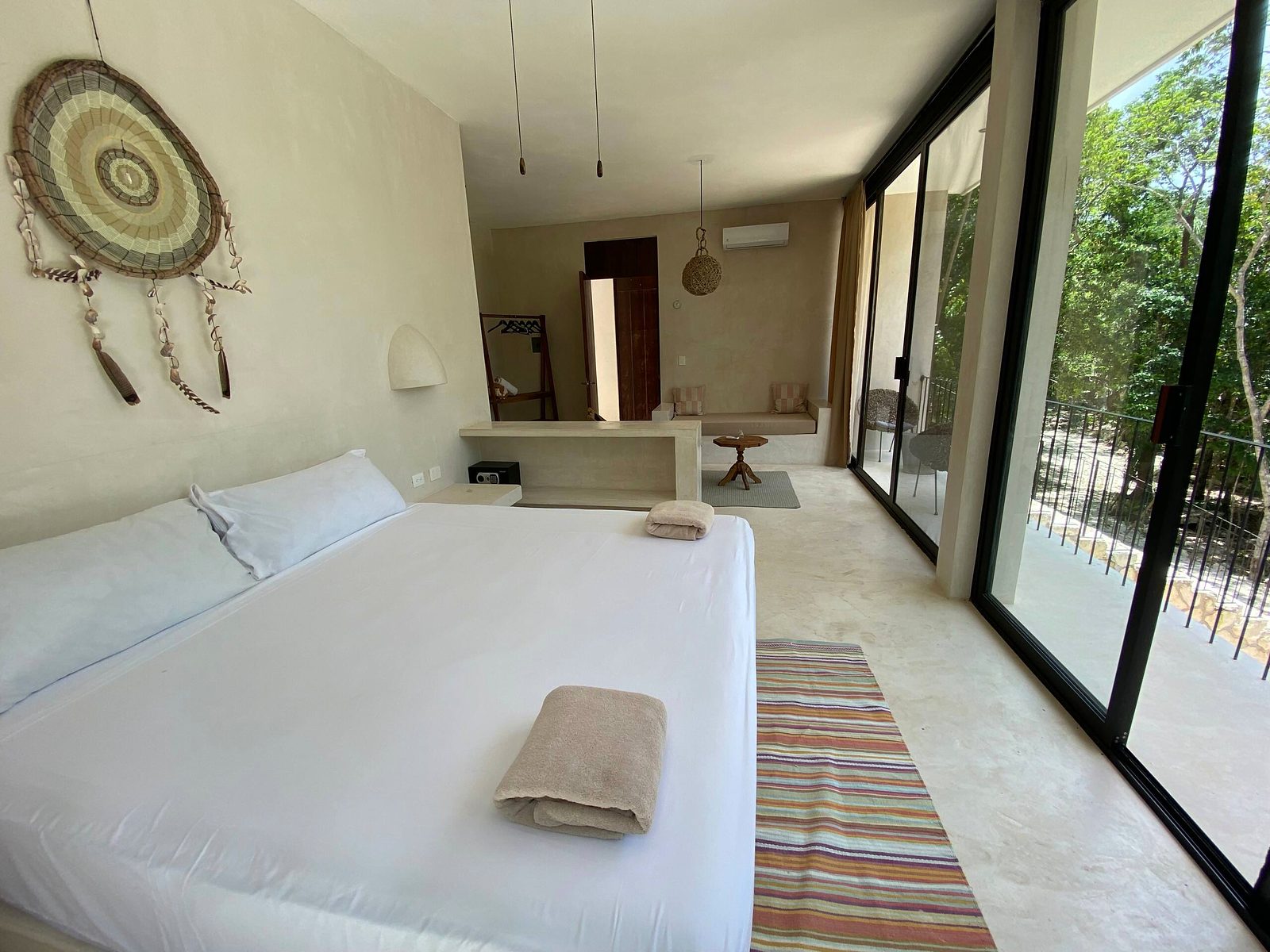 A king suite opening onto its balcony and the jungle