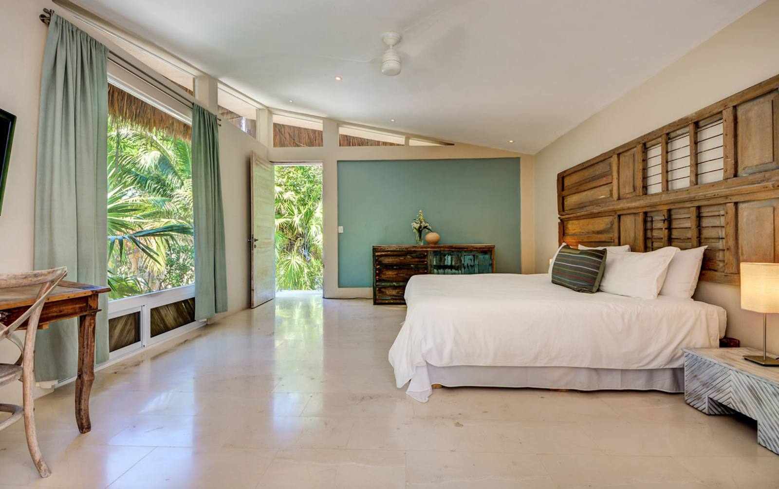 A bedroom opening onto the garden