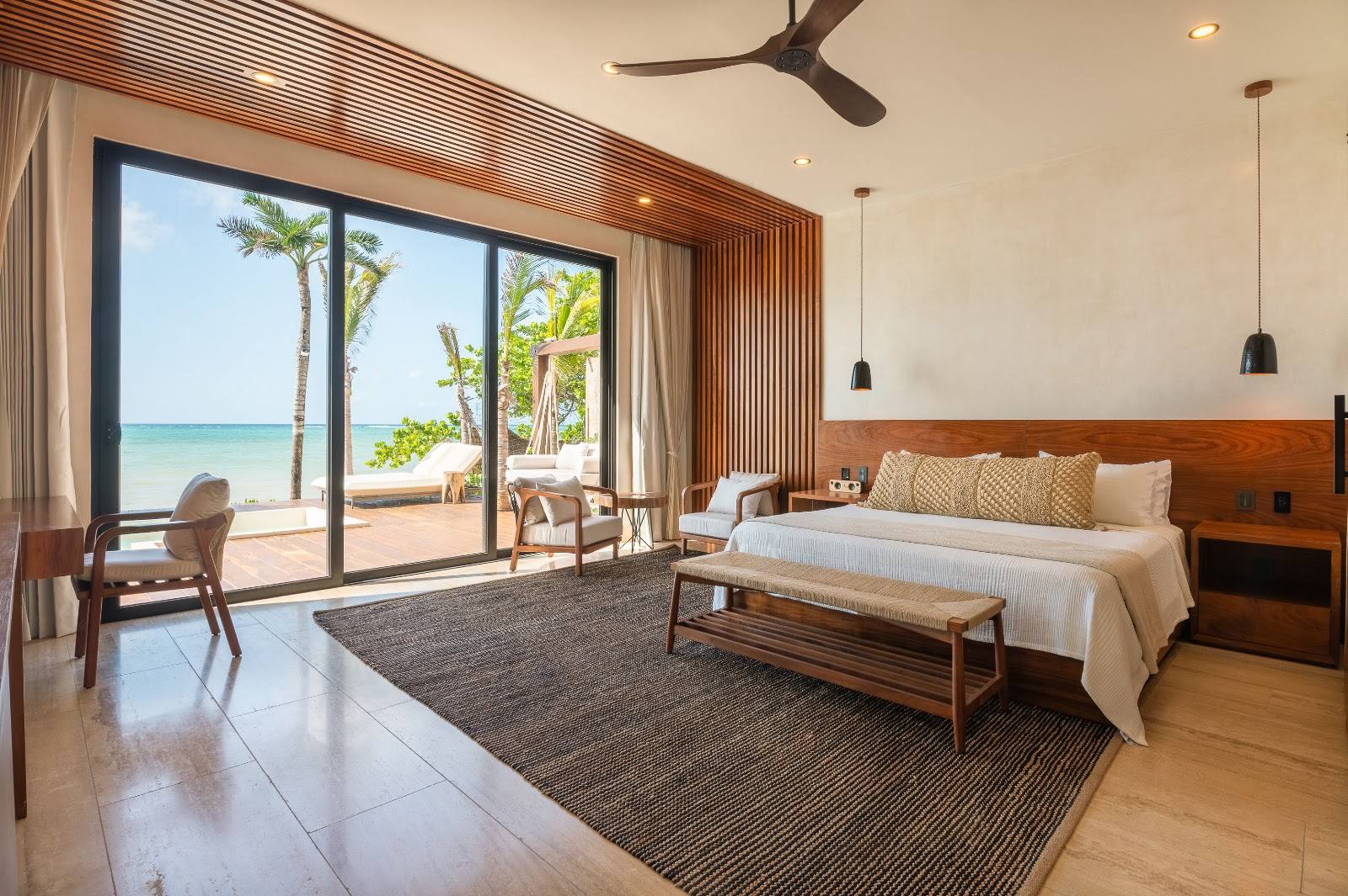 A suite opening onto the beach