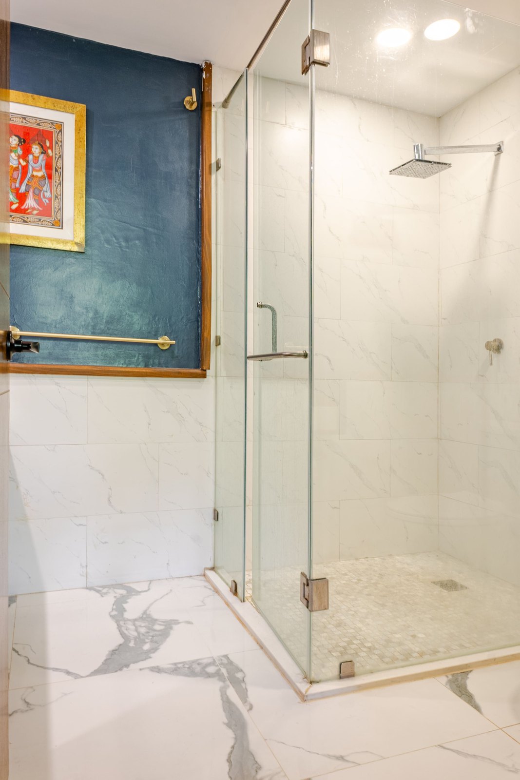 Baño con regadera de cristal